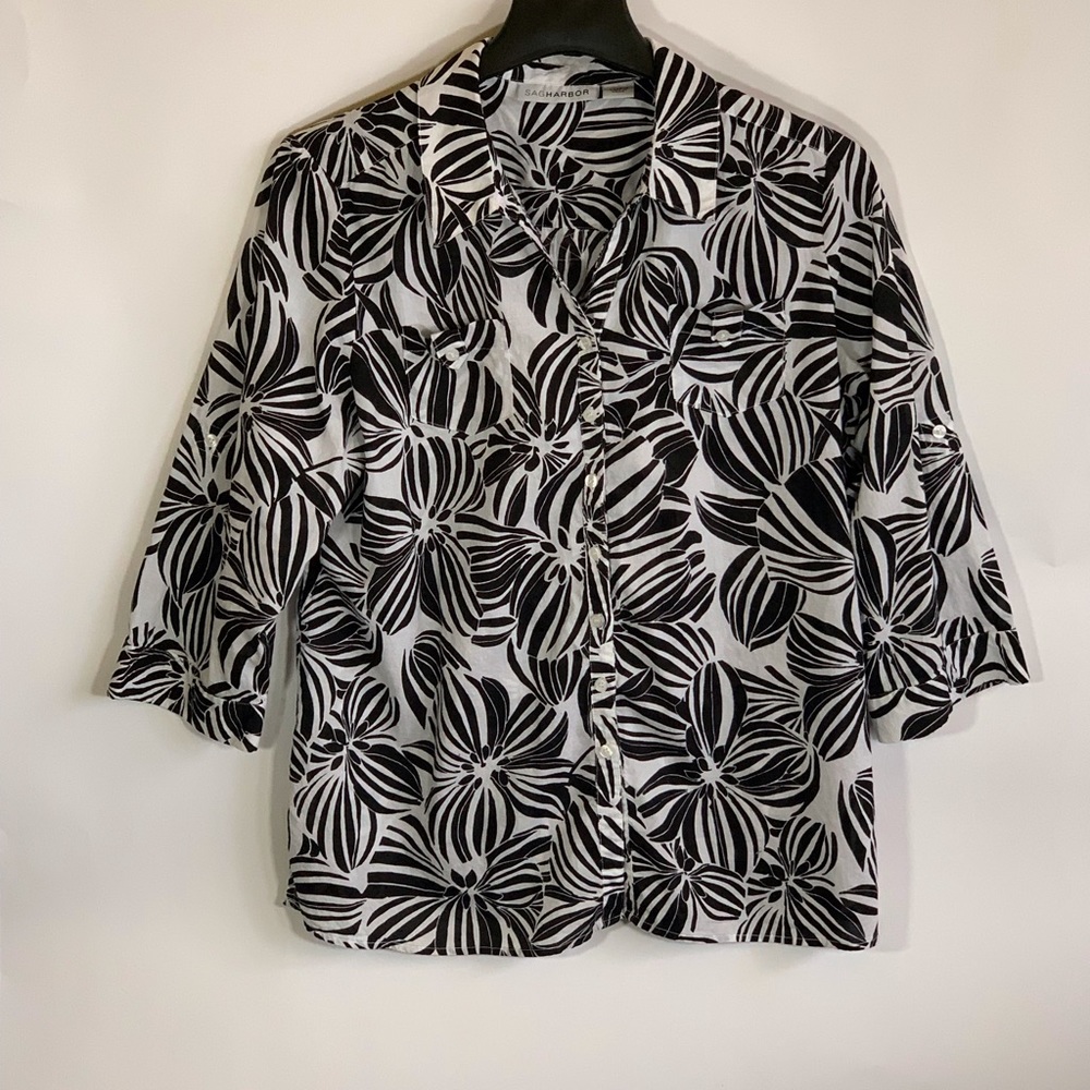 Sag Harbor Long Sleeve Button down Shirt Size XL Black and White Flowers